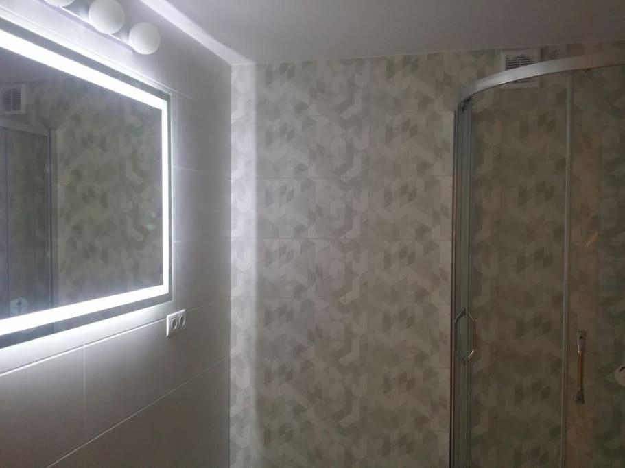 Apartament Przy Szkole Filmowej, Darmowy Parking วูดช์ ภายนอก รูปภาพ