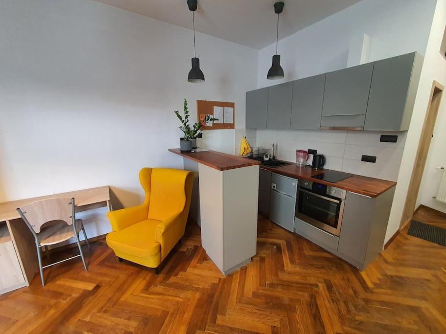 Apartament Przy Szkole Filmowej, Darmowy Parking วูดช์ ภายนอก รูปภาพ