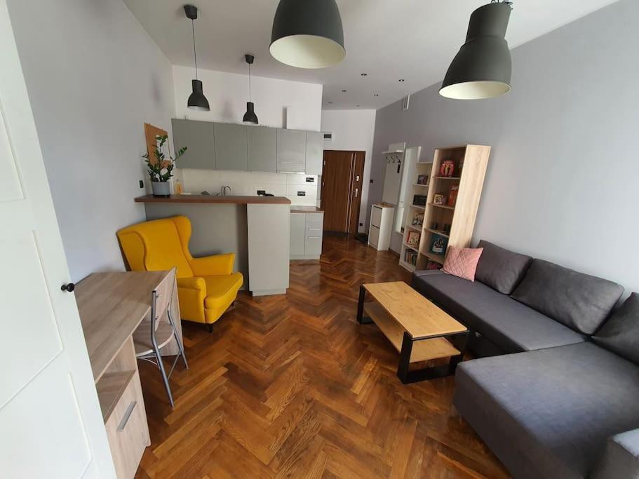 Apartament Przy Szkole Filmowej, Darmowy Parking วูดช์ ภายนอก รูปภาพ